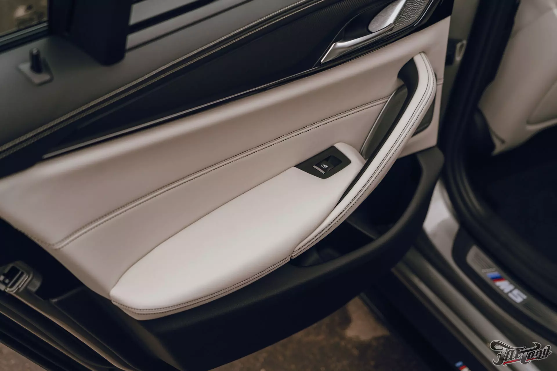 BMW M5. Новые кованые диски. Окрас дисков. Ремонт капота. Детейлинг